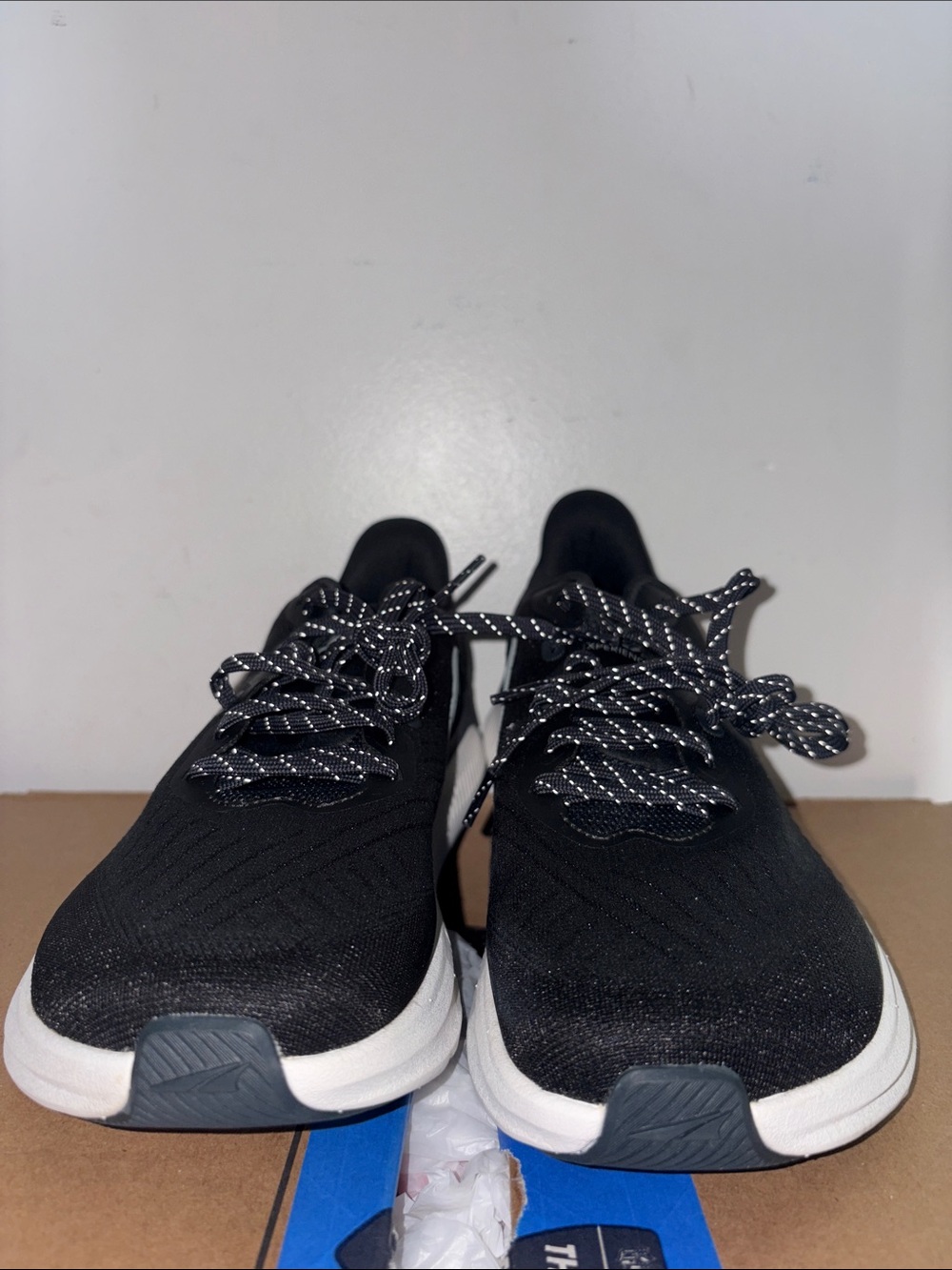 Altra Athletic Sneakers with White Sole size 9 - Picture 2 of 5